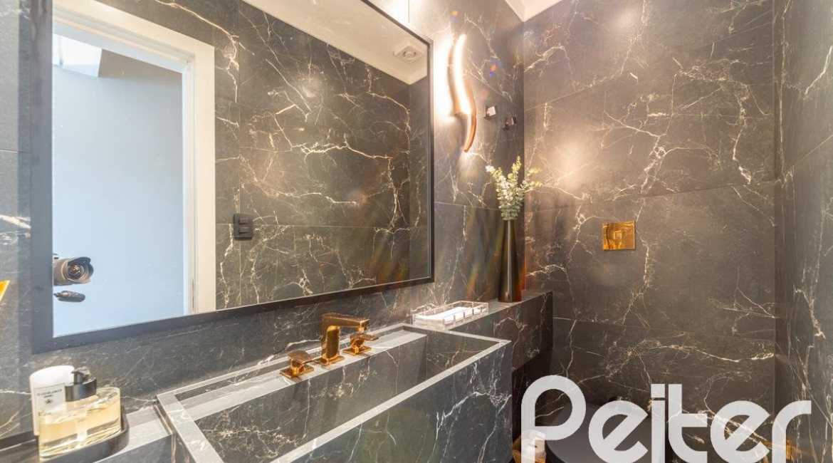 Casa em Condomínio à venda com 303m², 3 dormitórios, 3 suítes, 4 vagas, no bairro Alphaville em PORTO ALEGRE