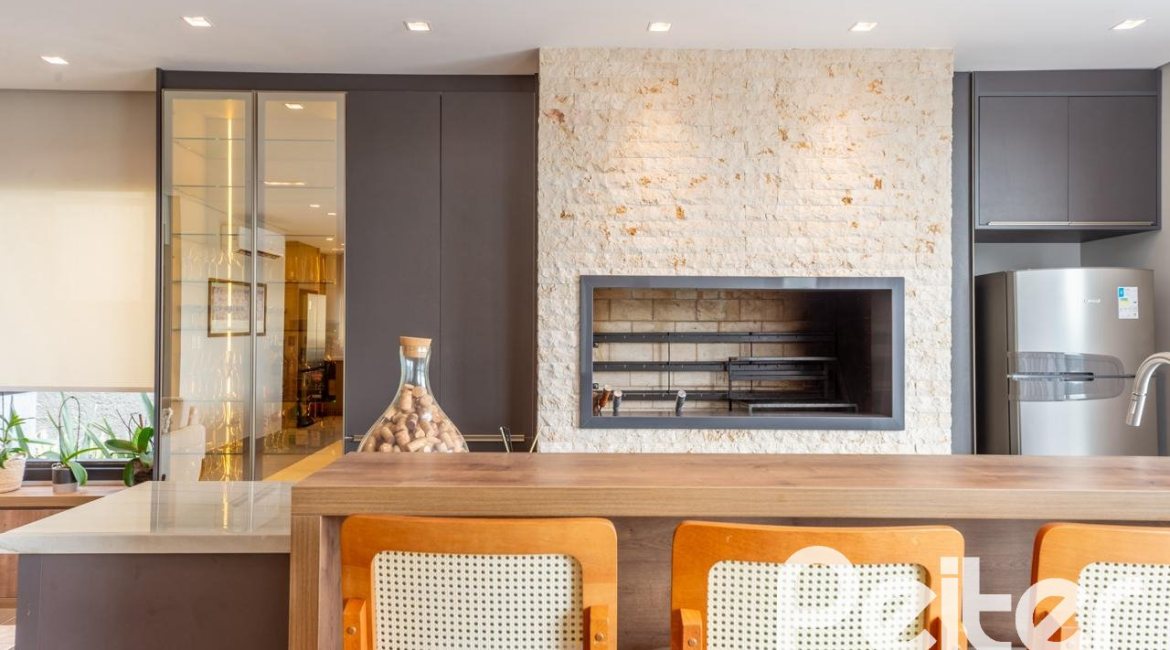 Casa em Condomínio à venda com 303m², 3 dormitórios, 3 suítes, 4 vagas, no bairro Alphaville em PORTO ALEGRE