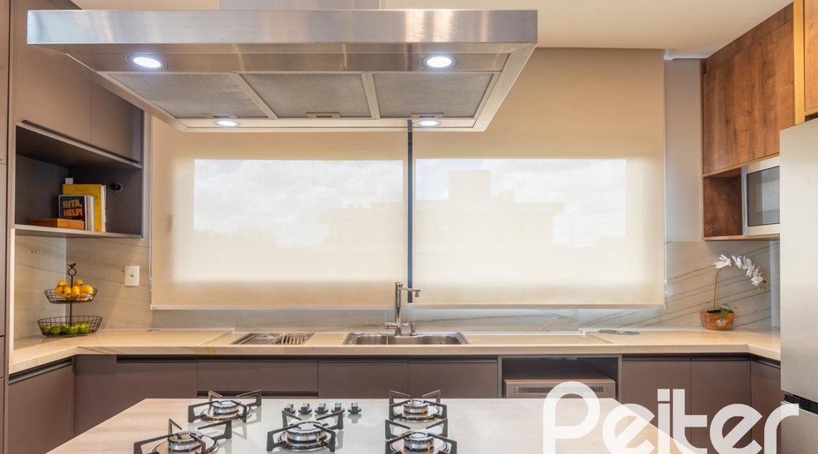 Casa em Condomínio à venda com 303m², 3 dormitórios, 3 suítes, 4 vagas, no bairro Alphaville em PORTO ALEGRE