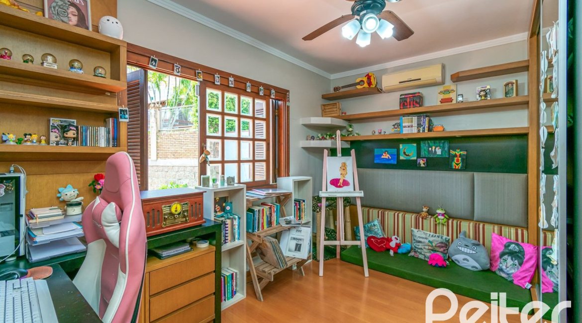 Casa à venda com 279m², 4 dormitórios, 1 suíte, 4 vagas, no bairro Jardim Isabel em Porto Alegre