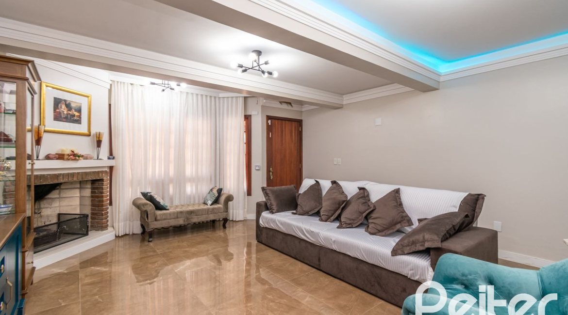 Casa à venda com 279m², 4 dormitórios, 1 suíte, 4 vagas, no bairro Jardim Isabel em Porto Alegre