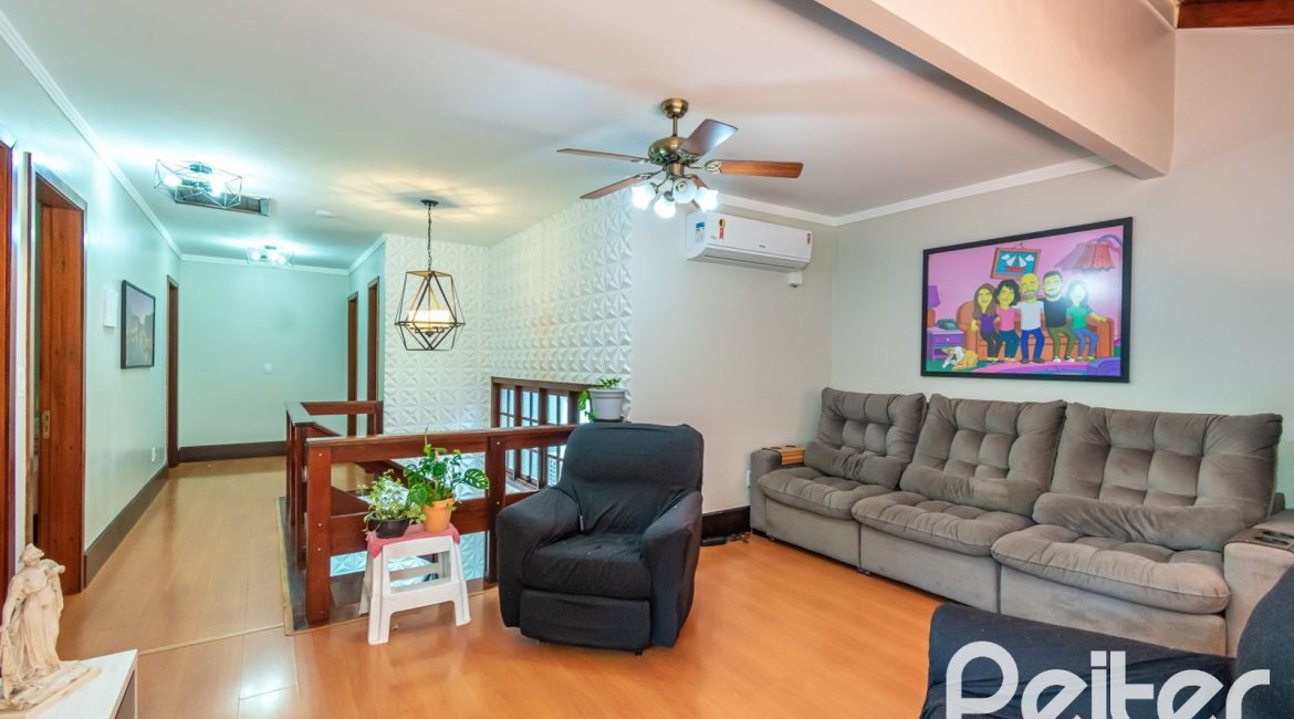 Casa à venda com 279m², 4 dormitórios, 1 suíte, 4 vagas, no bairro Jardim Isabel em Porto Alegre