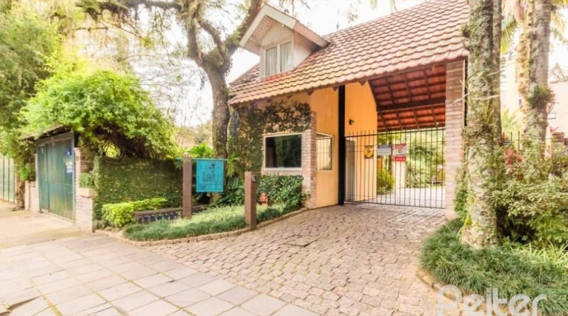 Casa em Condomínio à venda com 257m², 3 dormitórios, 1 suíte, 3 vagas, no bairro Tristeza em PORTO ALEGRE