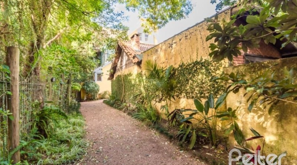 Casa em Condomínio à venda com 257m², 3 dormitórios, 1 suíte, 3 vagas, no bairro Tristeza em PORTO ALEGRE