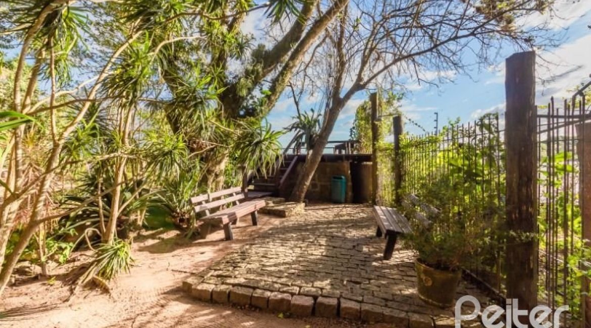 Casa em Condomínio à venda com 257m², 3 dormitórios, 1 suíte, 3 vagas, no bairro Tristeza em PORTO ALEGRE