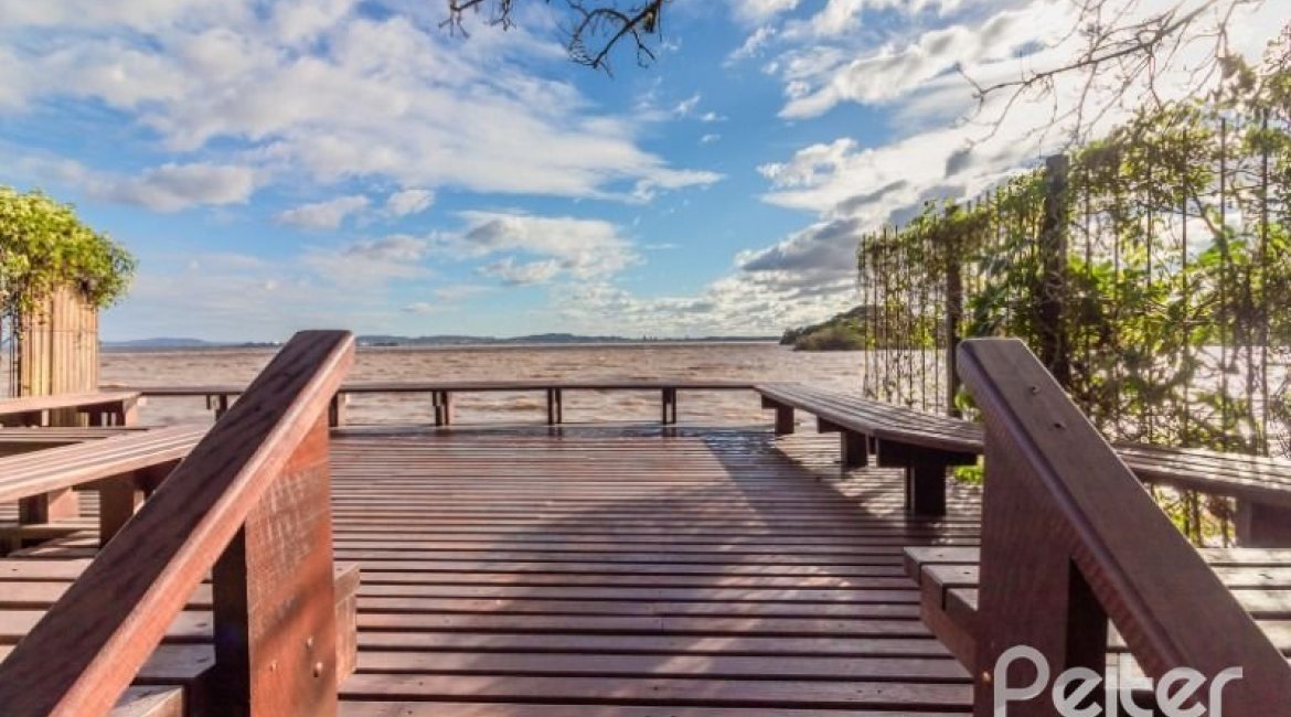 Casa em Condomínio à venda com 257m², 3 dormitórios, 1 suíte, 3 vagas, no bairro Tristeza em PORTO ALEGRE