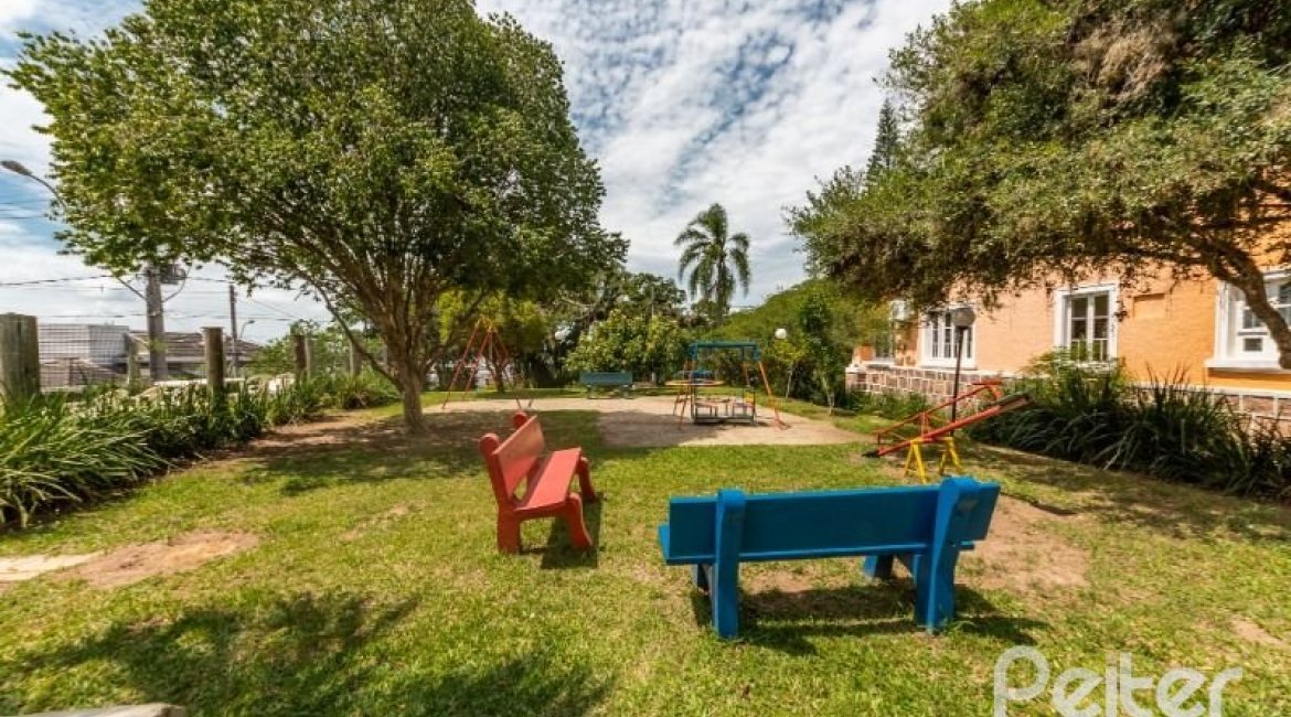 Casa em Condomínio à venda com 250m², 3 dormitórios, 3 suítes, 3 vagas, no bairro Hipica em PORTO ALEGRE