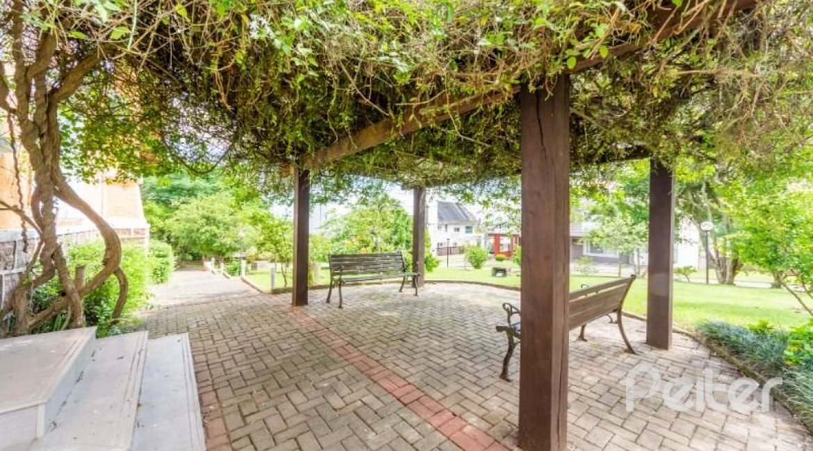 Casa em Condomínio à venda com 250m², 3 dormitórios, 3 suítes, 3 vagas, no bairro Hipica em PORTO ALEGRE