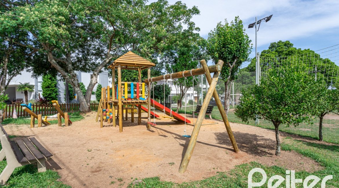 Casa em Condomínio à venda com 174m², 3 dormitórios, 3 suítes, 2 vagas, no bairro Hipica em PORTO ALEGRE