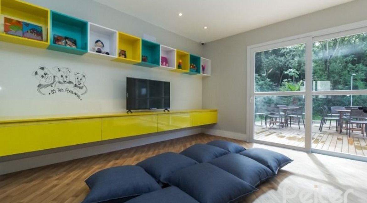 Casa em Condomínio à venda com 162m², 4 dormitórios, 2 suítes, 2 vagas, no bairro Vila Nova em PORTO ALEGRE