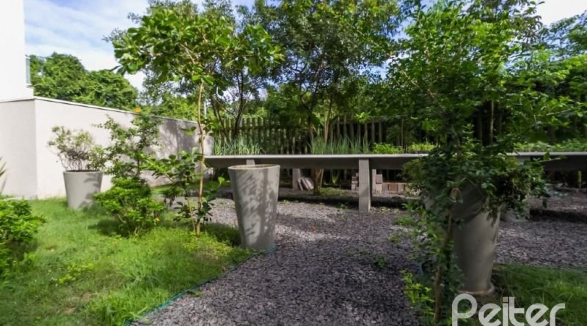 Casa em Condomínio à venda com 162m², 4 dormitórios, 2 suítes, 2 vagas, no bairro Vila Nova em PORTO ALEGRE