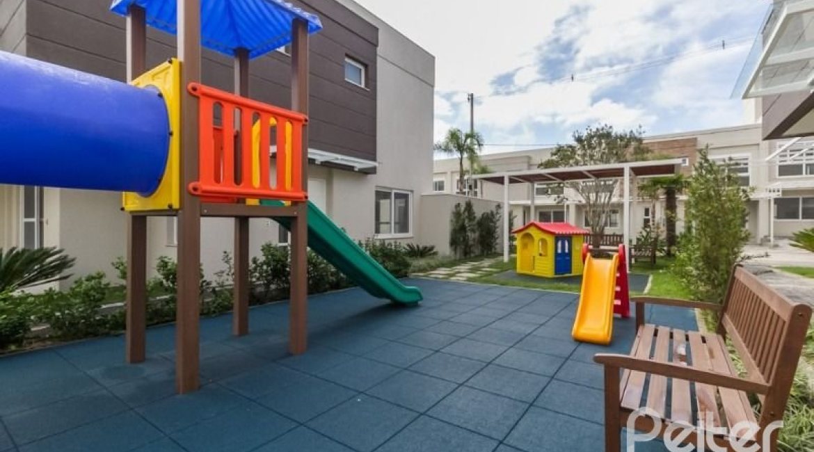 Casa em Condomínio à venda com 162m², 4 dormitórios, 2 suítes, 2 vagas, no bairro Vila Nova em PORTO ALEGRE