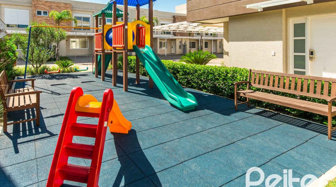 Casa em Condomínio à venda com 162m², 4 dormitórios, 2 suítes, 2 vagas, no bairro Vila Nova em PORTO ALEGRE