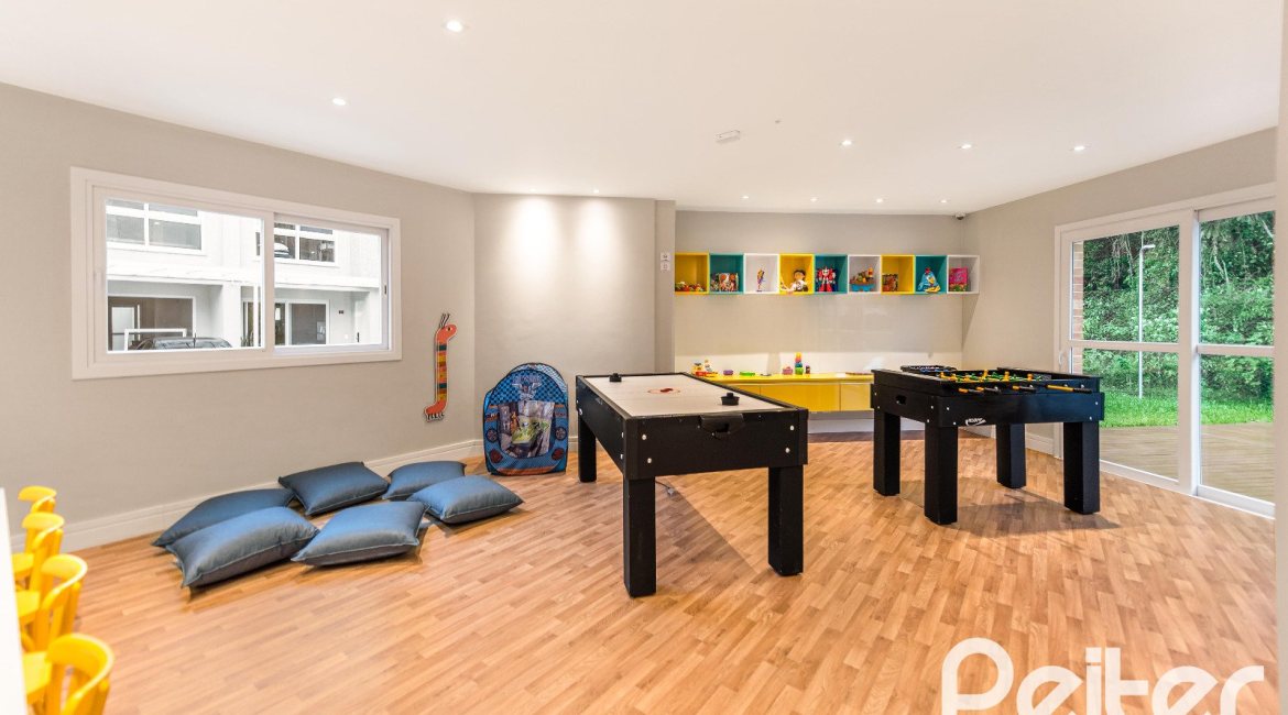 Casa em Condomínio à venda com 162m², 4 dormitórios, 2 suítes, 2 vagas, no bairro Vila Nova em PORTO ALEGRE