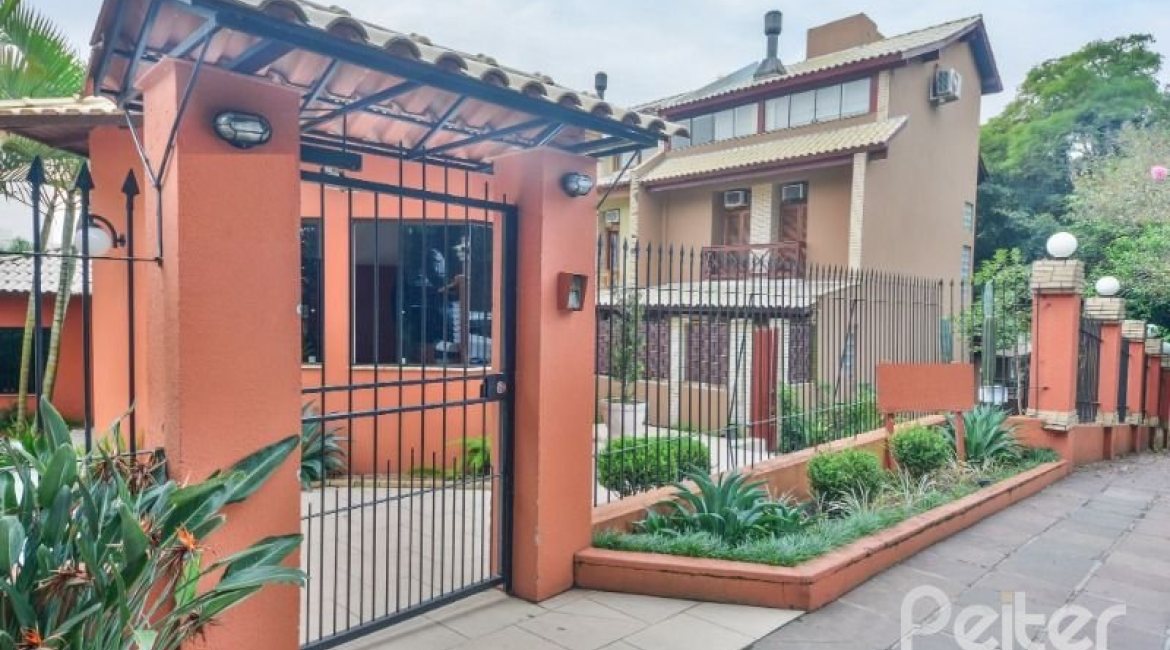 Casa em Condomínio à venda com 181m², 3 dormitórios, 1 suíte, 3 vagas, no bairro Tristeza em PORTO ALEGRE