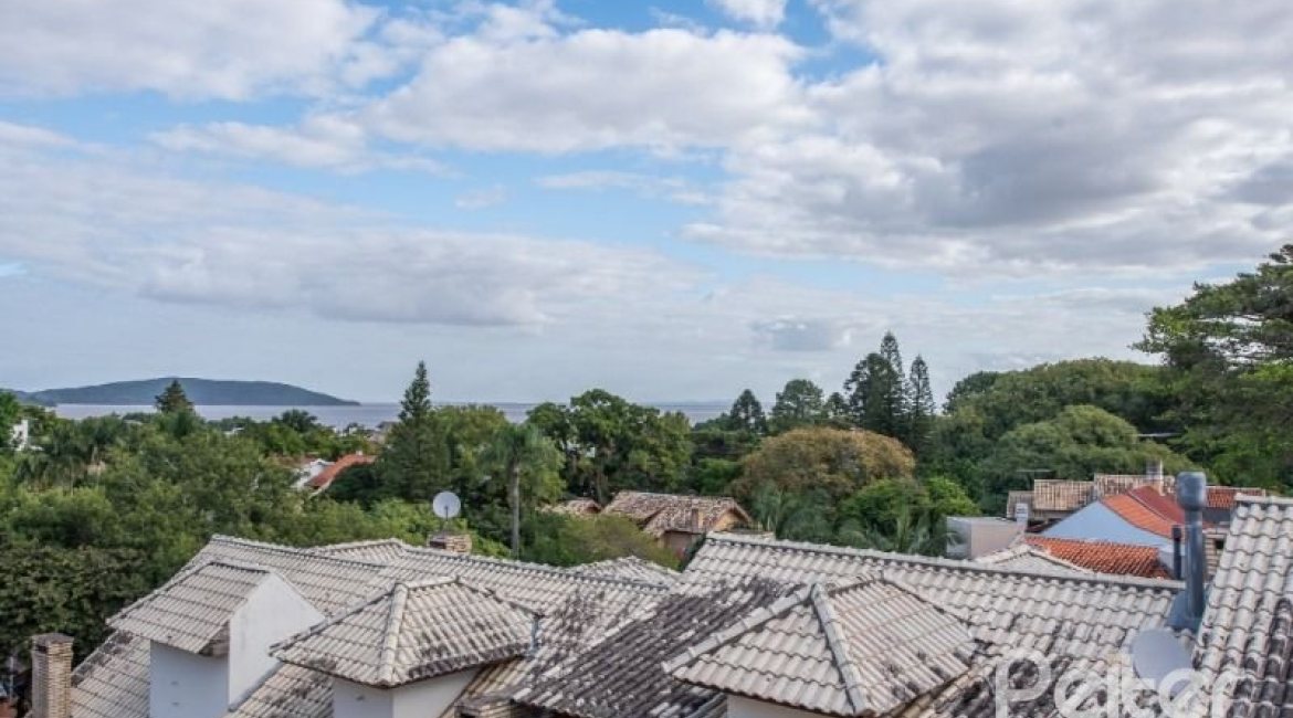 Casa em Condomínio à venda com 240m², 3 dormitórios, 1 suíte, 2 vagas, no bairro Jardim Isabel em Porto Alegre