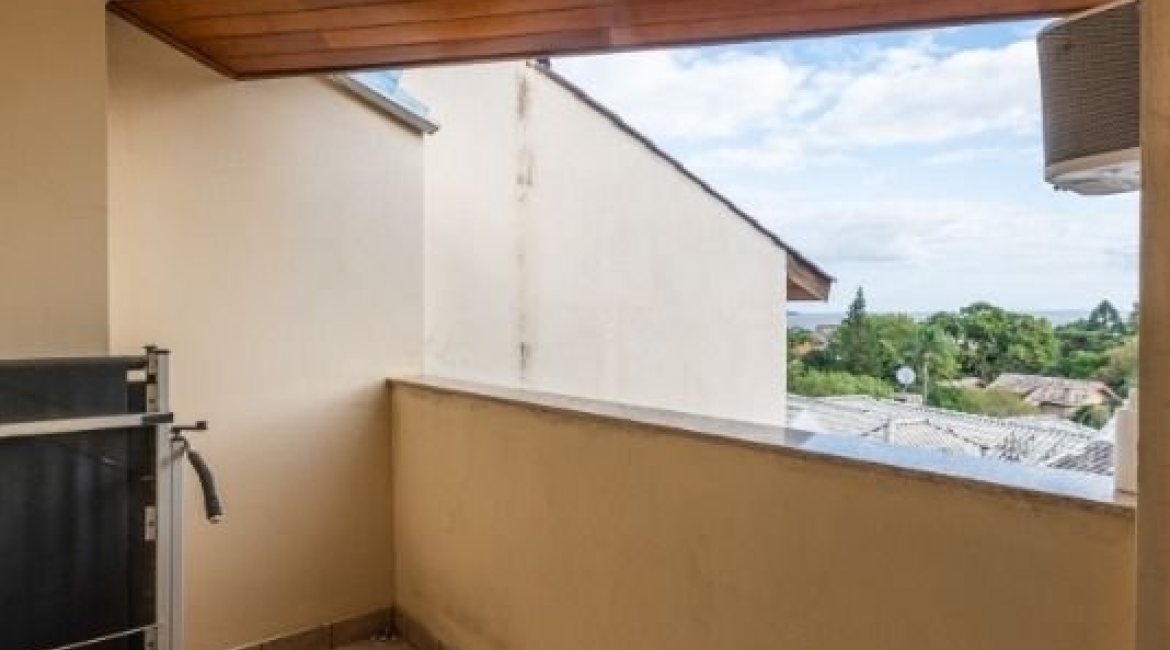 Casa em Condomínio à venda com 240m², 3 dormitórios, 1 suíte, 2 vagas, no bairro Jardim Isabel em Porto Alegre