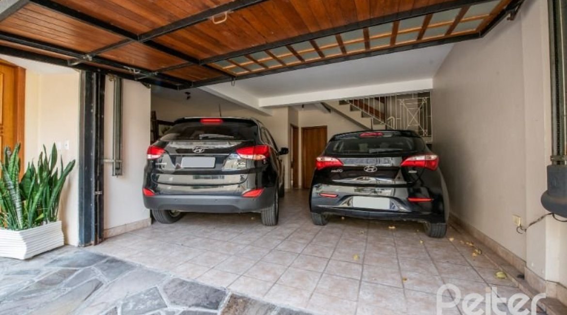 Casa em Condomínio à venda com 240m², 3 dormitórios, 1 suíte, 2 vagas, no bairro Jardim Isabel em Porto Alegre