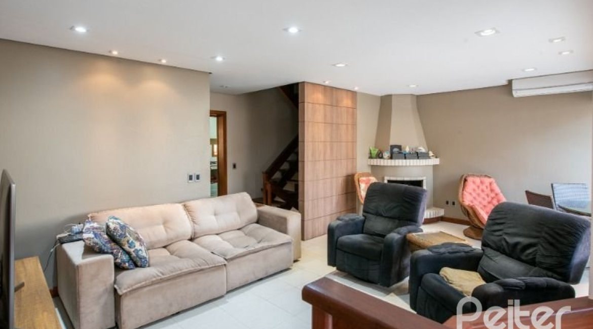 Casa em Condomínio à venda com 240m², 3 dormitórios, 1 suíte, 2 vagas, no bairro Jardim Isabel em Porto Alegre