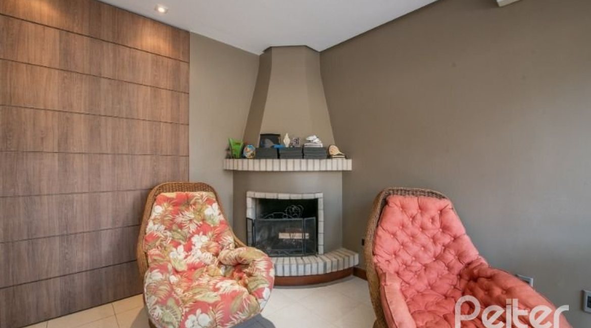 Casa em Condomínio à venda com 240m², 3 dormitórios, 1 suíte, 2 vagas, no bairro Jardim Isabel em Porto Alegre