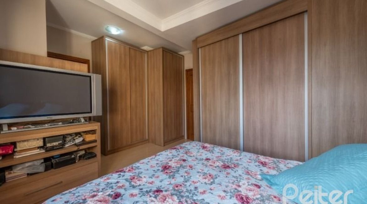 Casa em Condomínio à venda com 240m², 3 dormitórios, 1 suíte, 2 vagas, no bairro Jardim Isabel em Porto Alegre