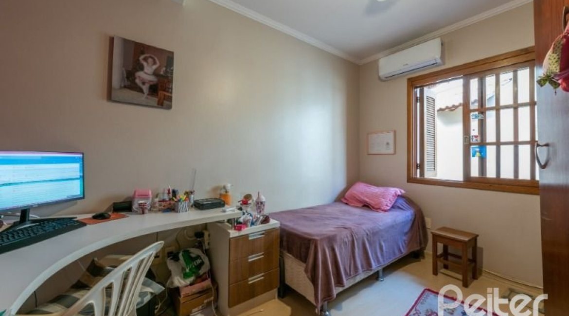 Casa em Condomínio à venda com 240m², 3 dormitórios, 1 suíte, 2 vagas, no bairro Jardim Isabel em Porto Alegre