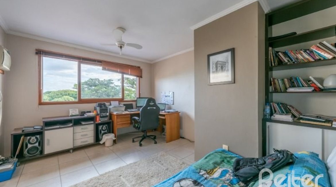 Casa em Condomínio à venda com 240m², 3 dormitórios, 1 suíte, 2 vagas, no bairro Jardim Isabel em Porto Alegre