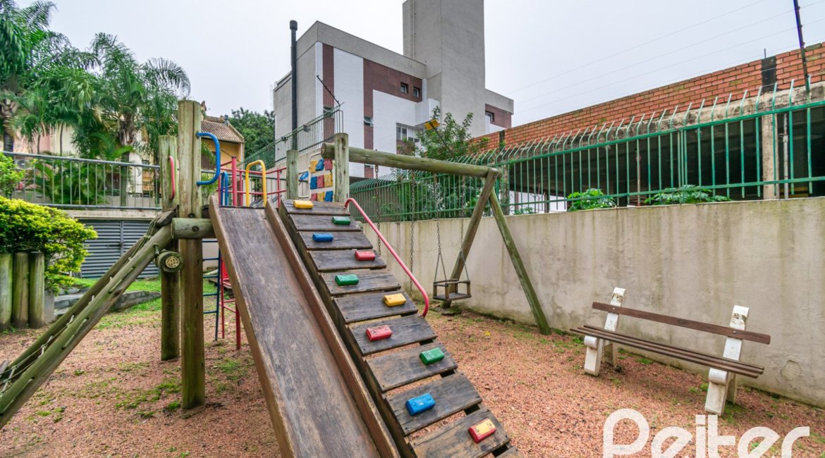 Cobertura à venda com 228m², 4 dormitórios, 2 suítes, 2 vagas, no bairro Tristeza em PORTO ALEGRE