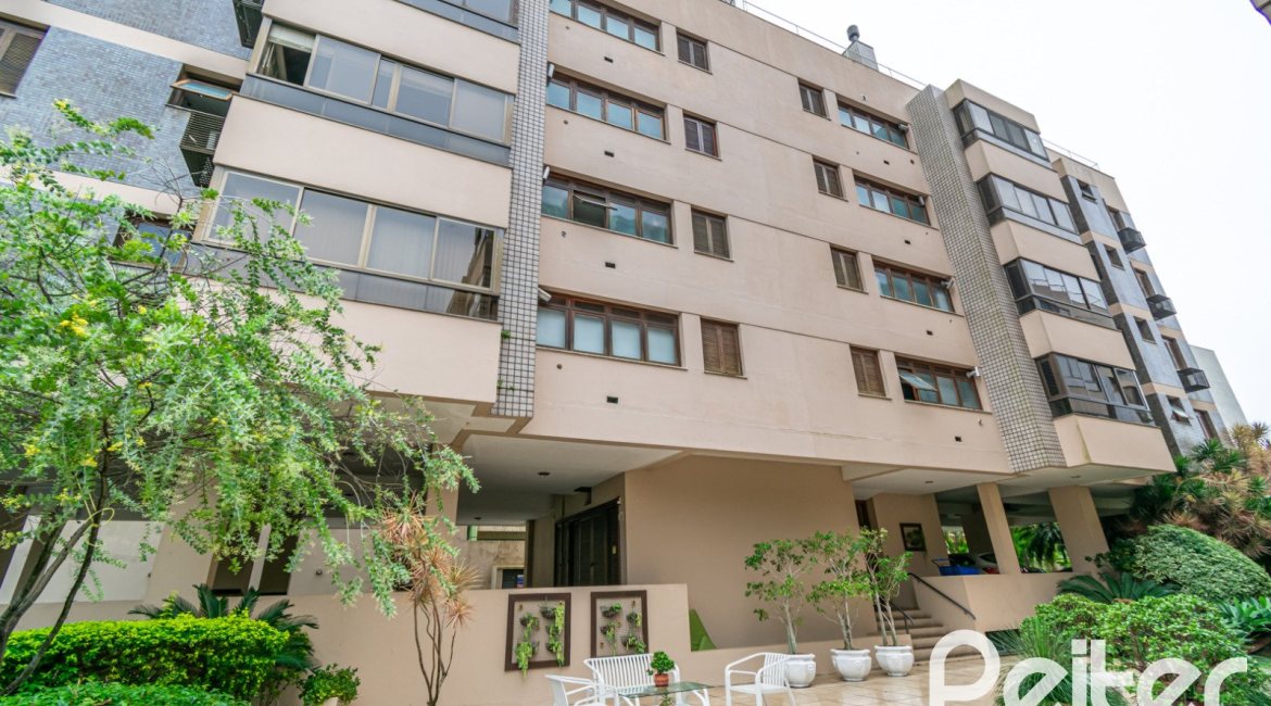 Cobertura à venda com 228m², 4 dormitórios, 2 suítes, 2 vagas, no bairro Tristeza em PORTO ALEGRE