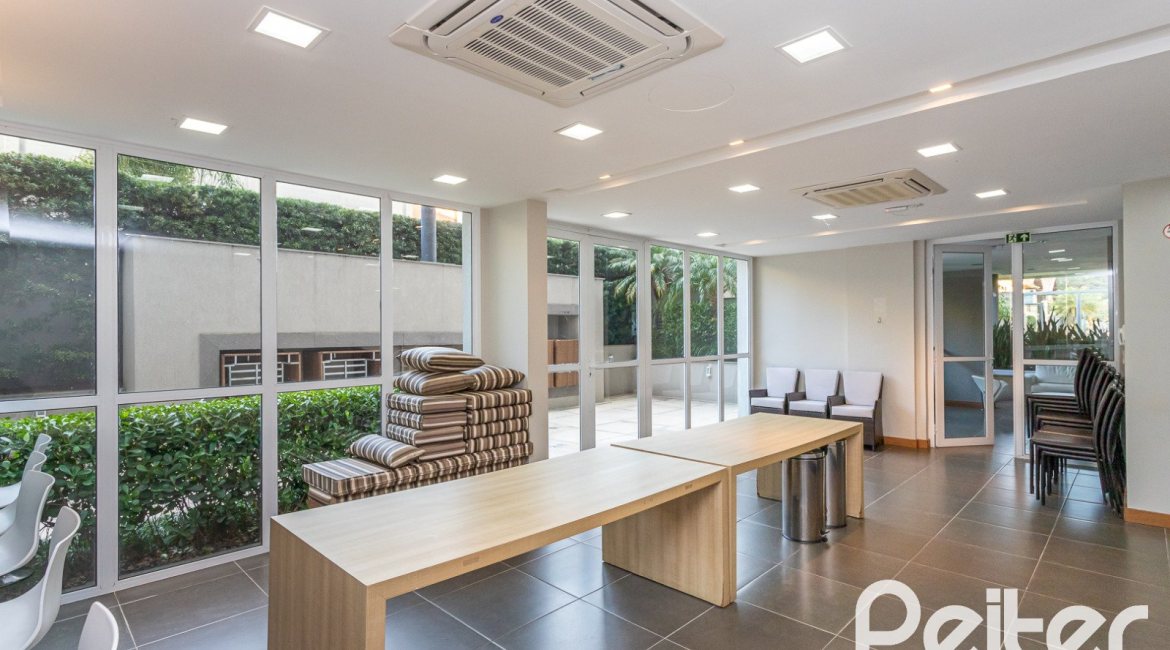 Apartamento à venda com 60m², 2 dormitórios, 1 suíte, 2 vagas, no bairro Tristeza em PORTO ALEGRE