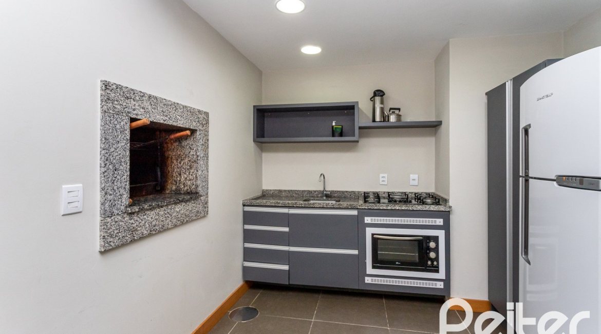 Apartamento à venda com 60m², 2 dormitórios, 1 suíte, 2 vagas, no bairro Tristeza em PORTO ALEGRE