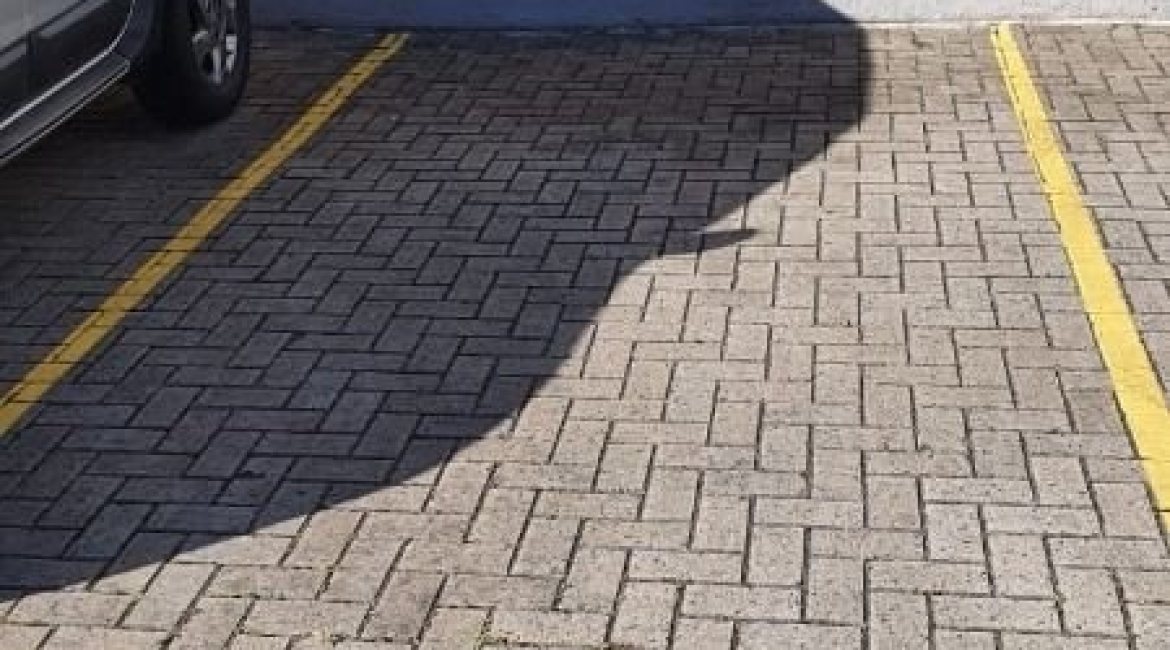 Apartamento à venda com 60m², 2 dormitórios, 1 suíte, 2 vagas, no bairro Tristeza em PORTO ALEGRE