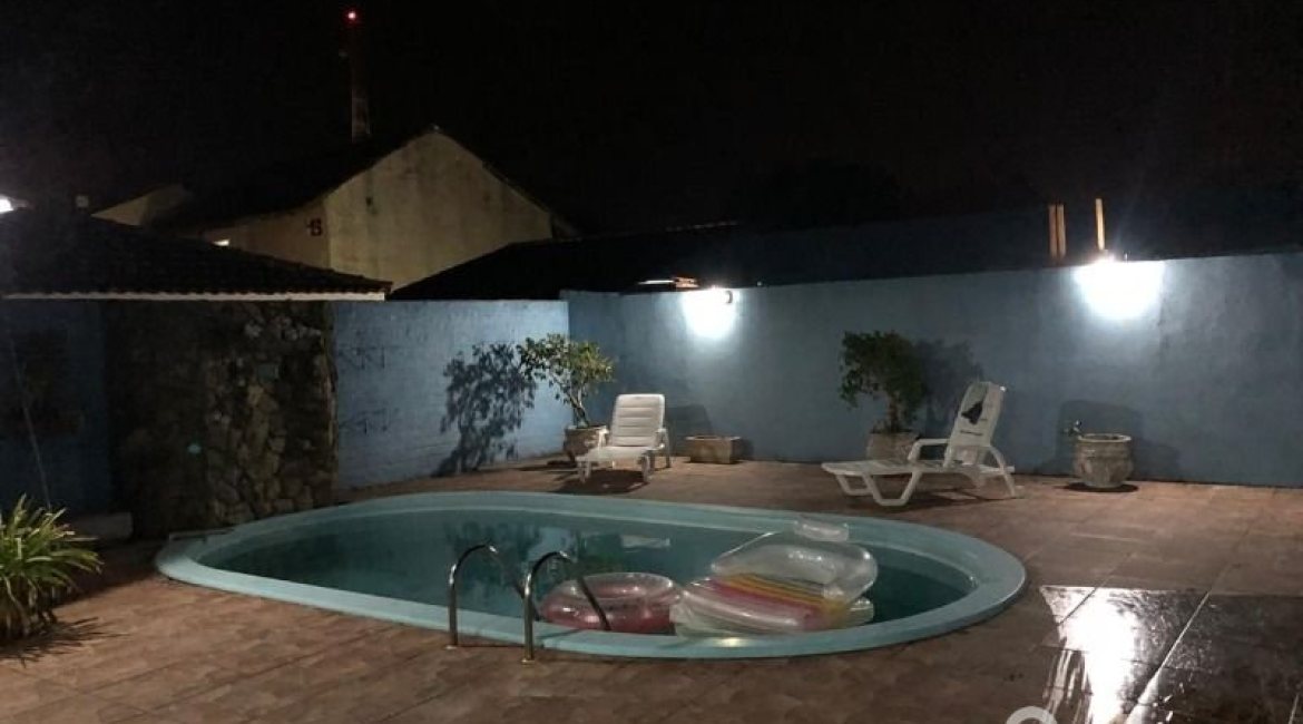 Casa à venda com 159m², 3 dormitórios, 1 suíte, 3 vagas, no bairro Ipanema / Altos Do Ipê em Porto Alegre