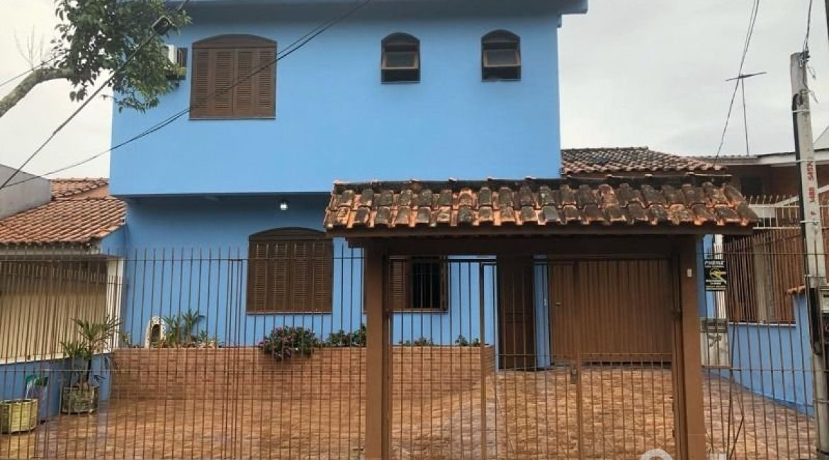 Casa à venda com 159m², 3 dormitórios, 1 suíte, 3 vagas, no bairro Ipanema / Altos Do Ipê em Porto Alegre