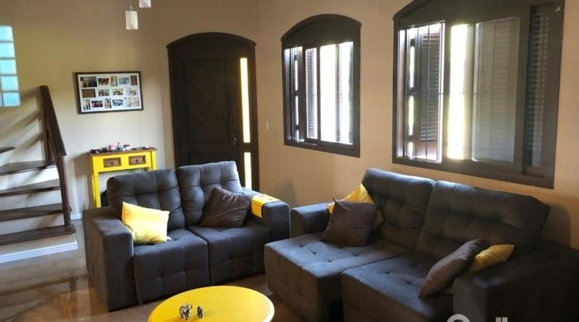 Casa à venda com 159m², 3 dormitórios, 1 suíte, 3 vagas, no bairro Ipanema / Altos Do Ipê em Porto Alegre