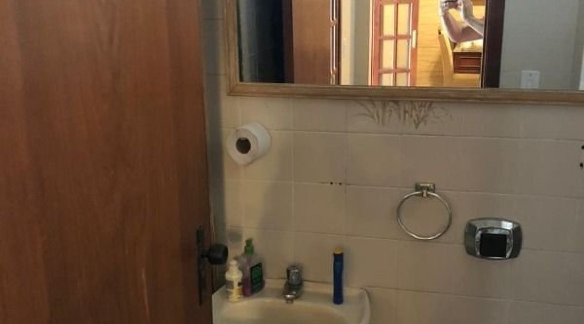 Casa à venda com 159m², 3 dormitórios, 1 suíte, 3 vagas, no bairro Ipanema / Altos Do Ipê em Porto Alegre