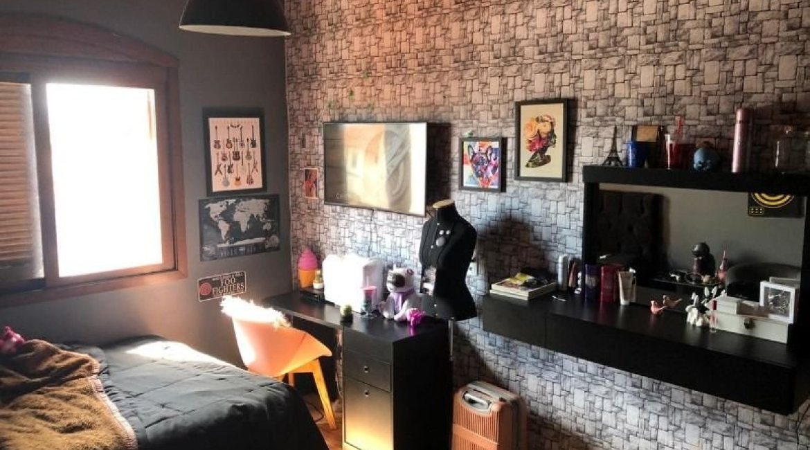Casa à venda com 159m², 3 dormitórios, 1 suíte, 3 vagas, no bairro Ipanema / Altos Do Ipê em Porto Alegre