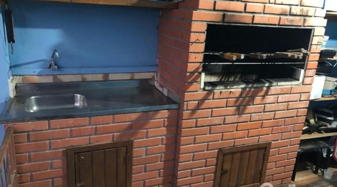 Casa à venda com 159m², 3 dormitórios, 1 suíte, 3 vagas, no bairro Ipanema / Altos Do Ipê em Porto Alegre