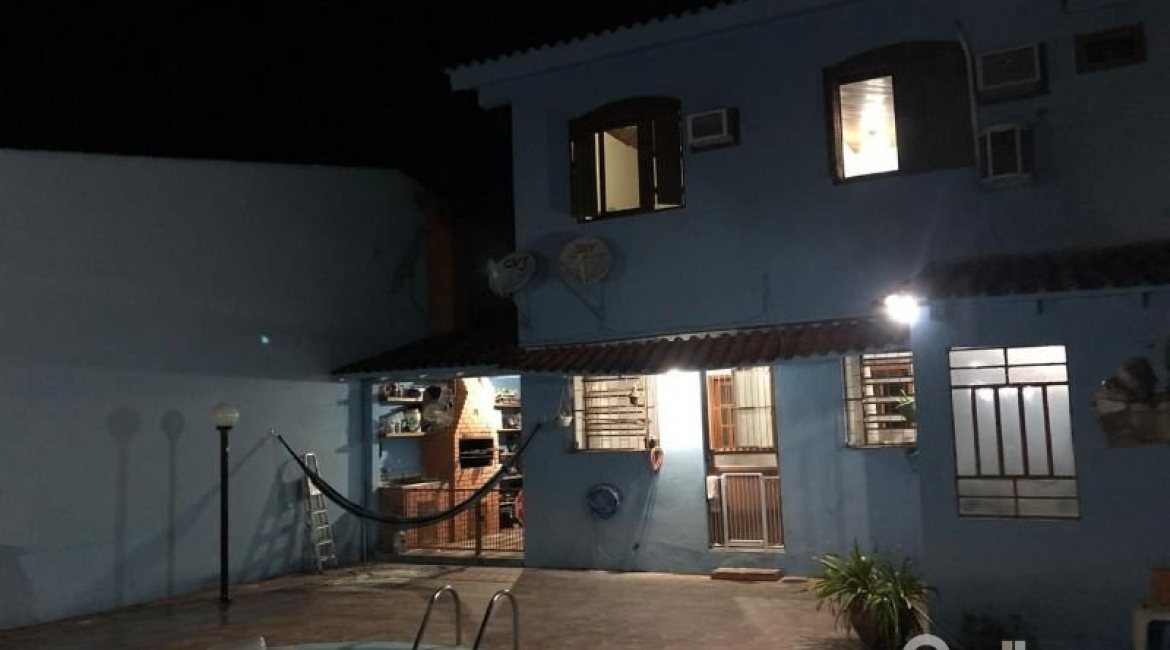 Casa à venda com 159m², 3 dormitórios, 1 suíte, 3 vagas, no bairro Ipanema / Altos Do Ipê em Porto Alegre