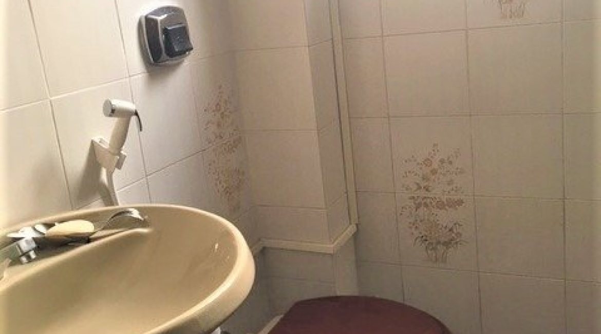 Casa à venda com 230m², 3 dormitórios, 1 suíte, 2 vagas, no bairro Ipanema em Porto Alegre