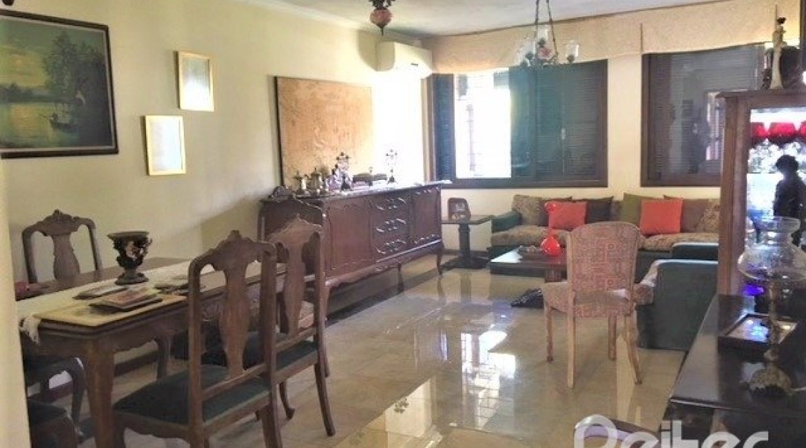 Casa à venda com 230m², 3 dormitórios, 1 suíte, 2 vagas, no bairro Ipanema em Porto Alegre