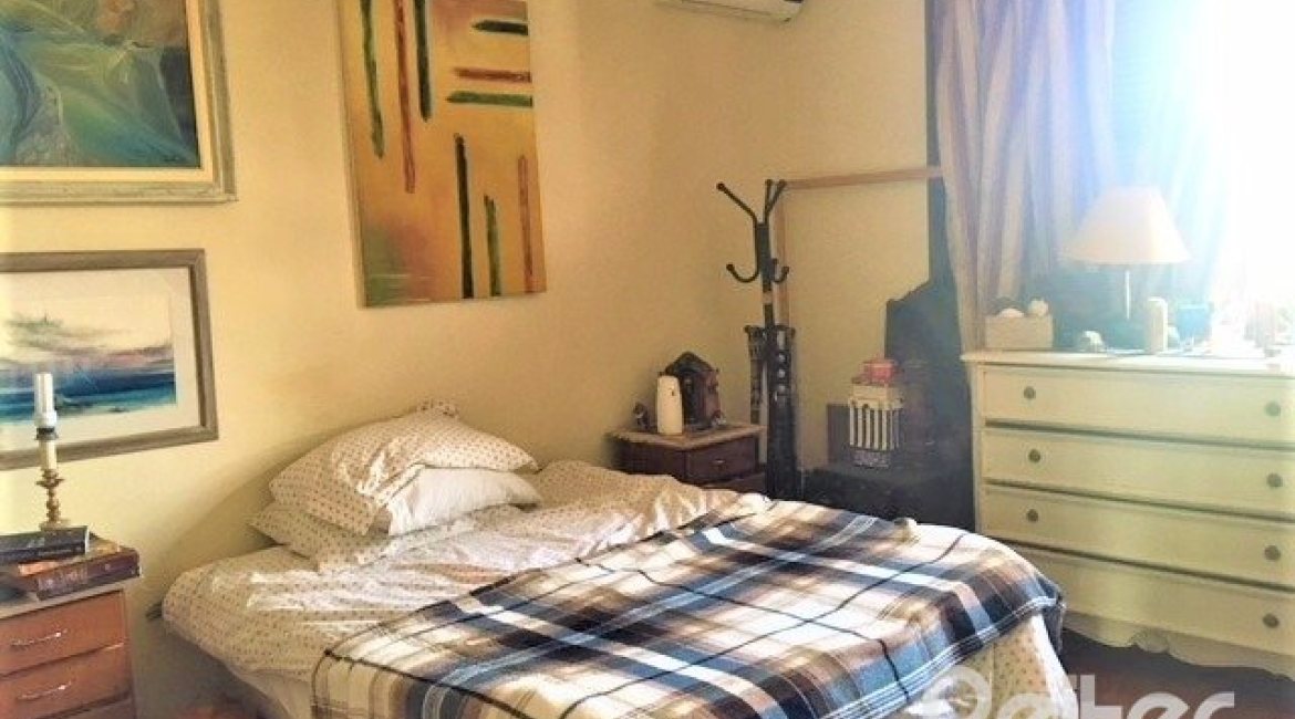 Casa à venda com 230m², 3 dormitórios, 1 suíte, 2 vagas, no bairro Ipanema em Porto Alegre