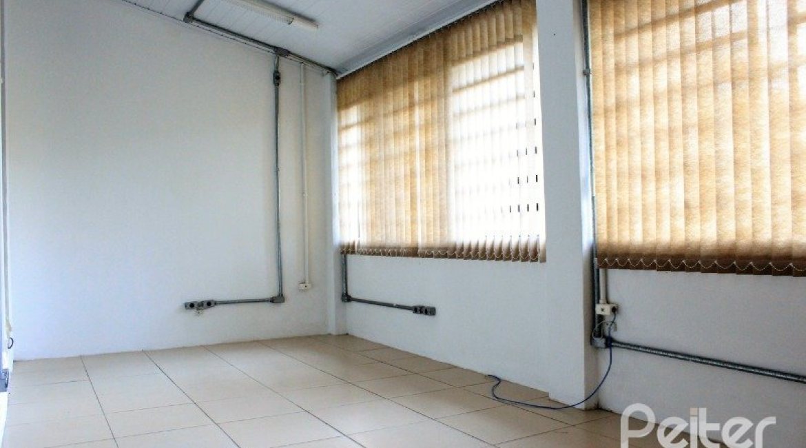 Casa à venda com 290m², 3 dormitórios, 6 vagas, no bairro Menino Deus em Porto Alegre