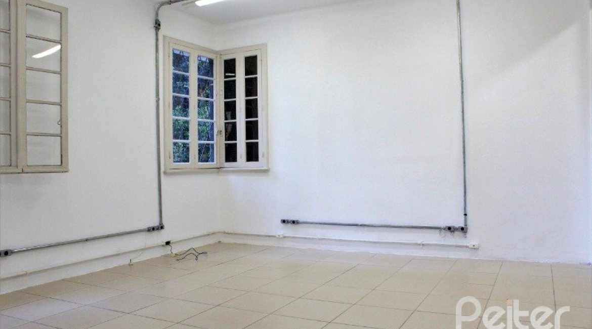 Casa à venda com 290m², 3 dormitórios, 6 vagas, no bairro Menino Deus em Porto Alegre