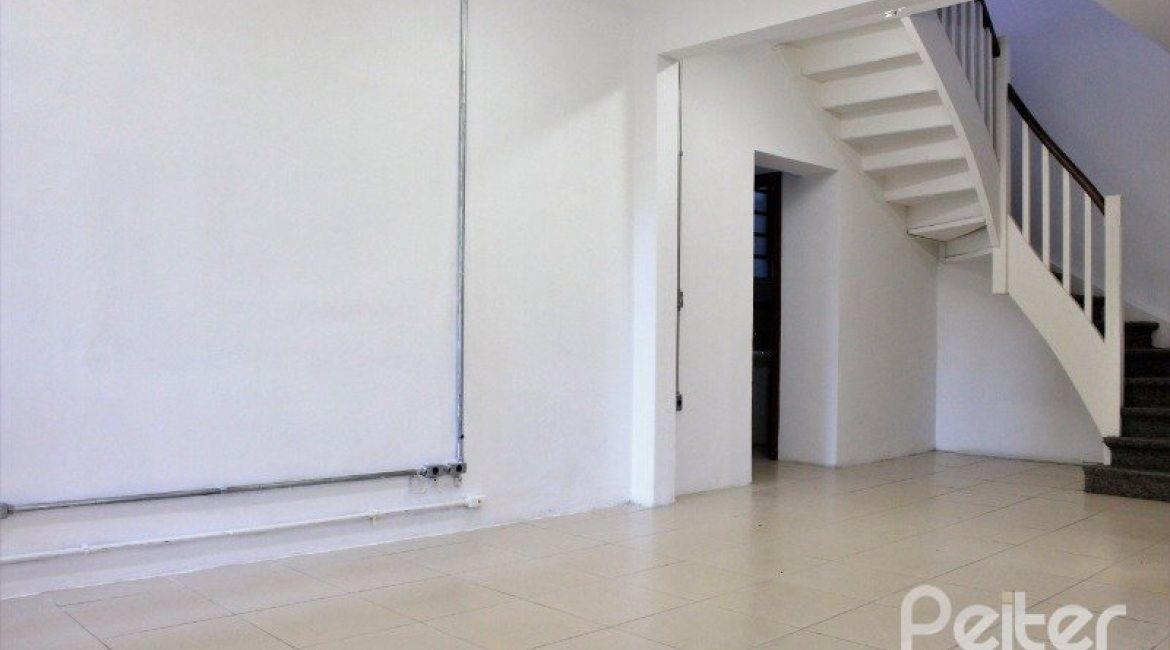 Casa à venda com 290m², 3 dormitórios, 6 vagas, no bairro Menino Deus em Porto Alegre