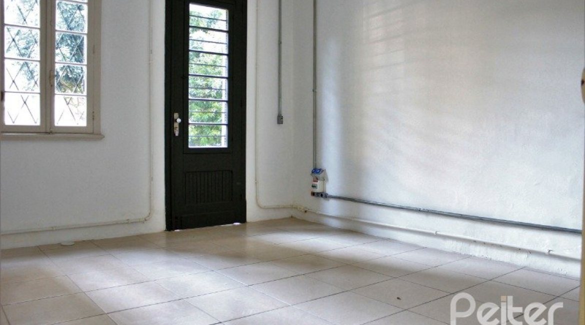 Casa à venda com 290m², 3 dormitórios, 6 vagas, no bairro Menino Deus em Porto Alegre