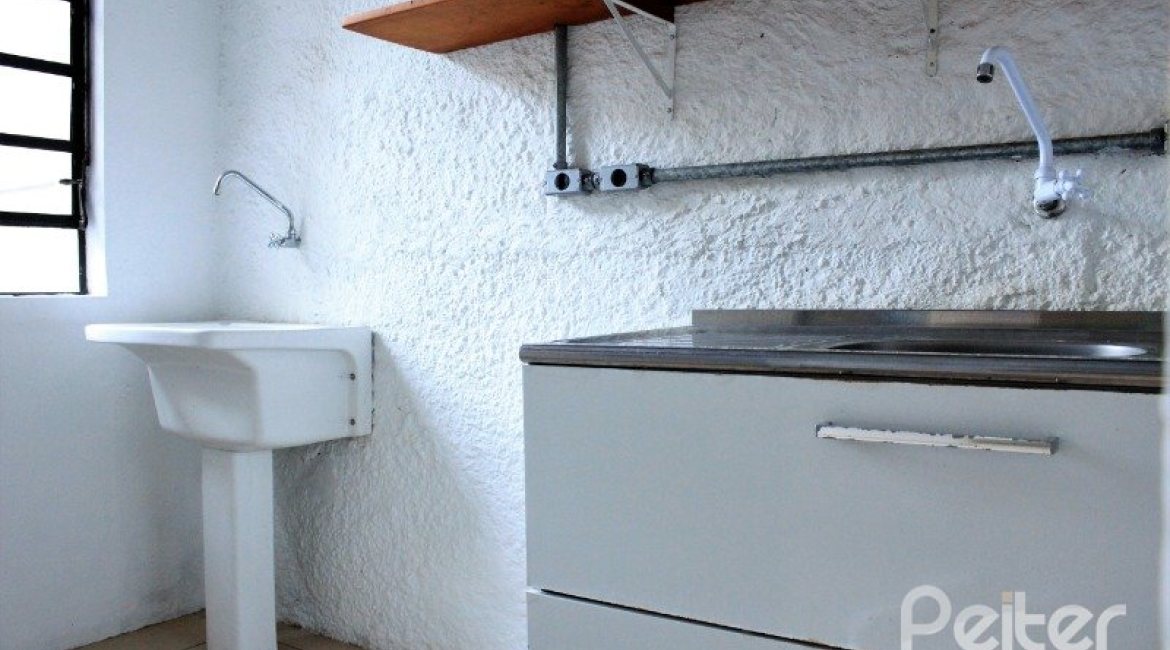 Casa à venda com 290m², 3 dormitórios, 6 vagas, no bairro Menino Deus em Porto Alegre