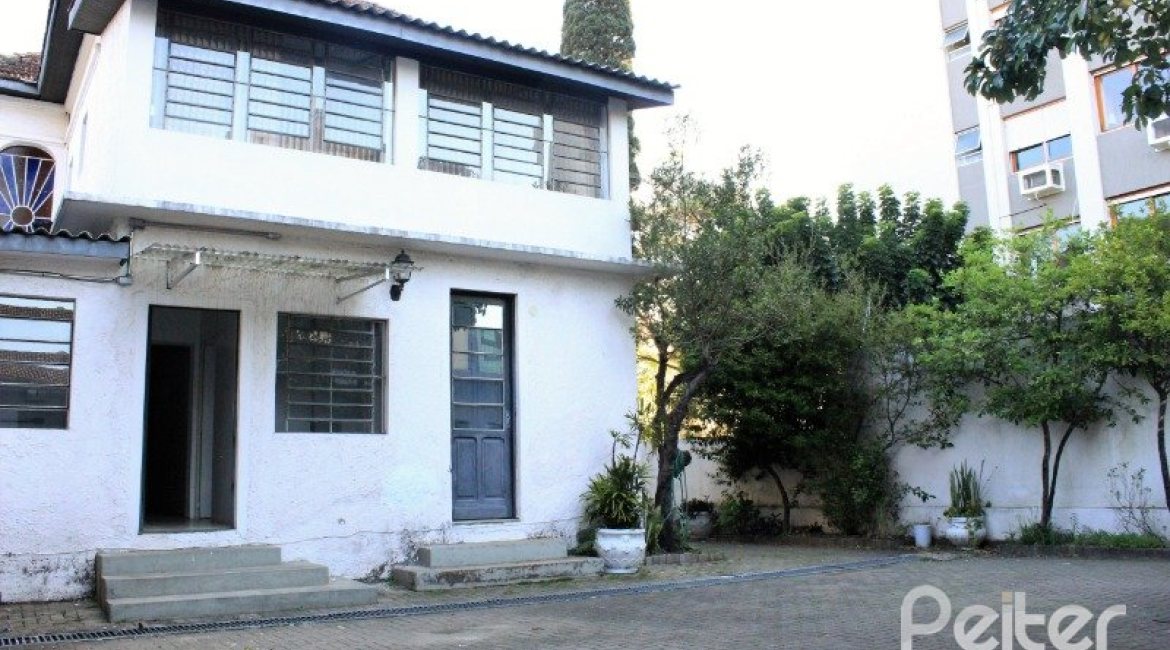 Casa à venda com 290m², 3 dormitórios, 6 vagas, no bairro Menino Deus em Porto Alegre