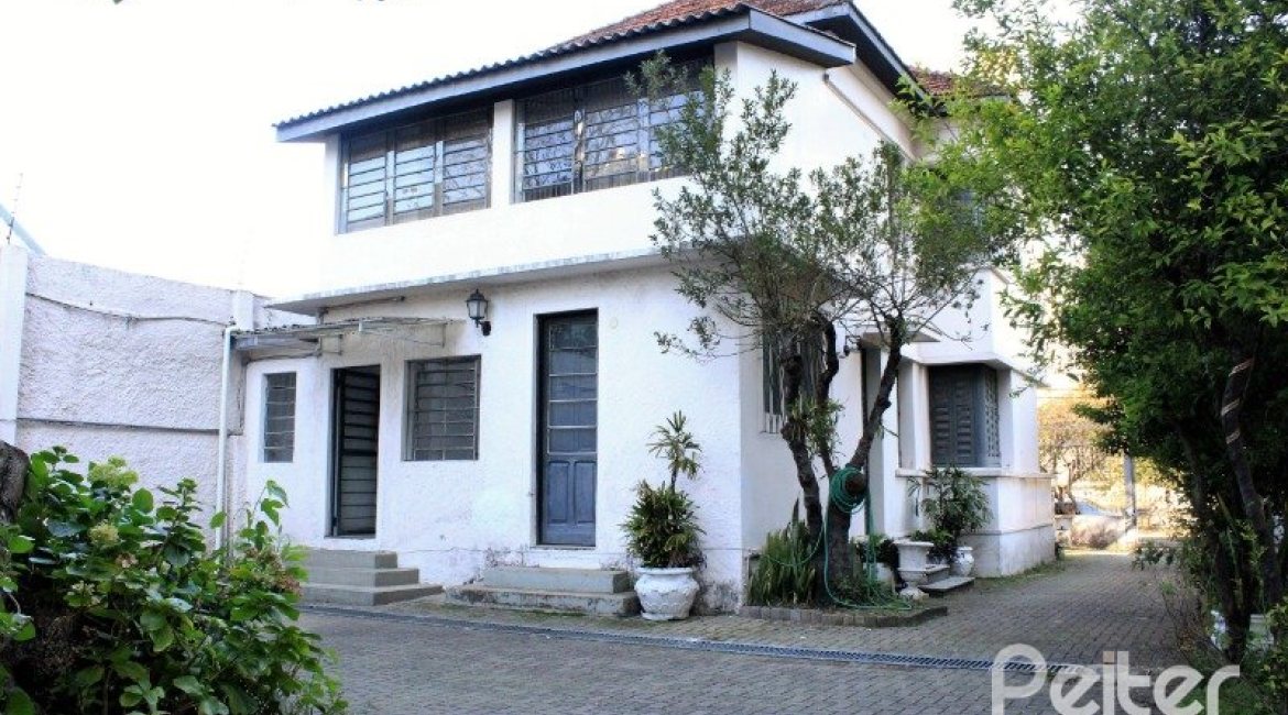 Casa à venda com 290m², 3 dormitórios, 6 vagas, no bairro Menino Deus em Porto Alegre