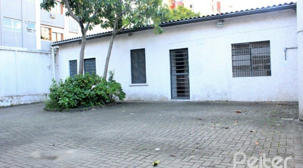 Casa à venda com 290m², 3 dormitórios, 6 vagas, no bairro Menino Deus em Porto Alegre